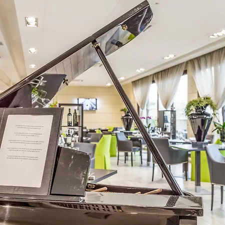 Отель Radisson Blu Ghr