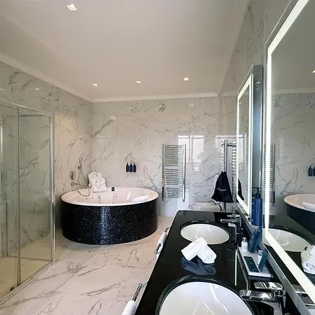 מלון Radisson Blu Ghr