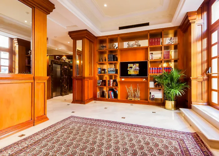Отель Radisson Blu Ghr